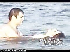 نوجوانان لزبین shyla jennings و dani daniels روی این نمایش فیلم سوپر خارجی مبل لیس می زنند