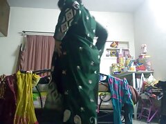 یک گروه داغ در روایات روسی ، بچه ها با چند دختر که می خواهند ماجراجویی های جنسی را در یک نوار شب انجام دهند فیلم سکس خارجی شهوانی چسبیده و بعد از نوشیدن در آپارتمان خود با آبجو و ودکا ، بدنهای گرم را در دهان دلپذیر خود و سپس در تنه های مرطوب خود دارند.