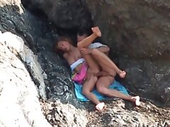 کودک مربی خود را عصبانی می کند و بعد از سایت فیلم سوپر خارجی رابطه جنسی ادرار گرم خود را می بلعید